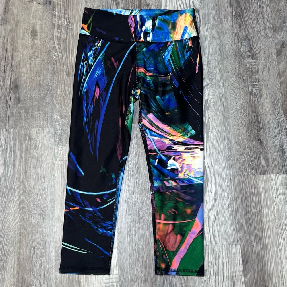 Fabletics Multicolor Abstract Capri Leggings NWT - image 2